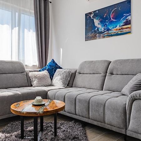 Jacuzzi - Flexible Selfcheckins 20 - Zagreb - Luxury - Garage - Smart - Brand New - Apartments Repinc ภายนอก รูปภาพ